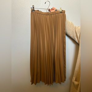 Uniqlo Pleated skirt